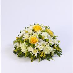 classic yellow and white posy